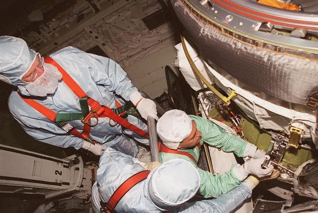 NASA image: KSC-00pp1424