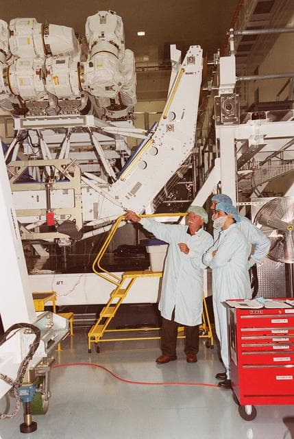 NASA image: KSC-00pp1448