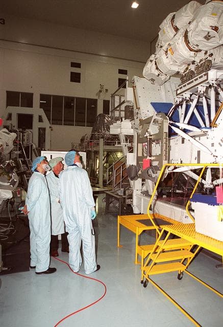 NASA image: KSC-00pp1450