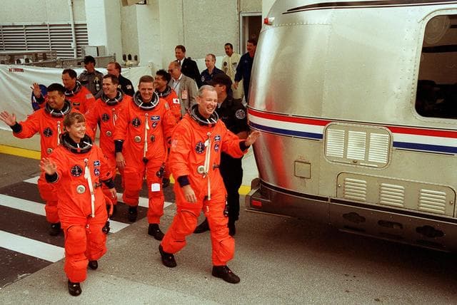 NASA image: KSC-00pp1530