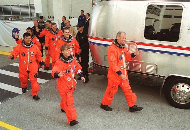 NASA image: KSC-00pp1546