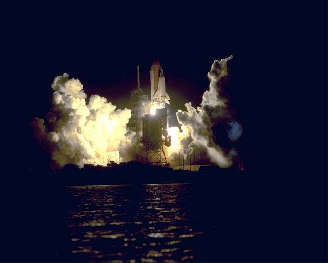 NASA image: KSC-00pp1553