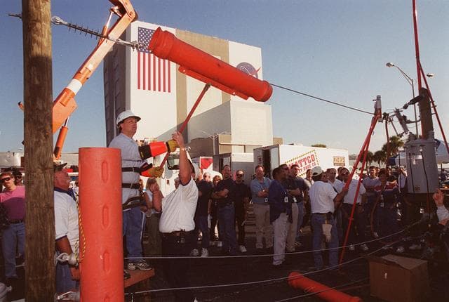 NASA image: KSC-00pp1584