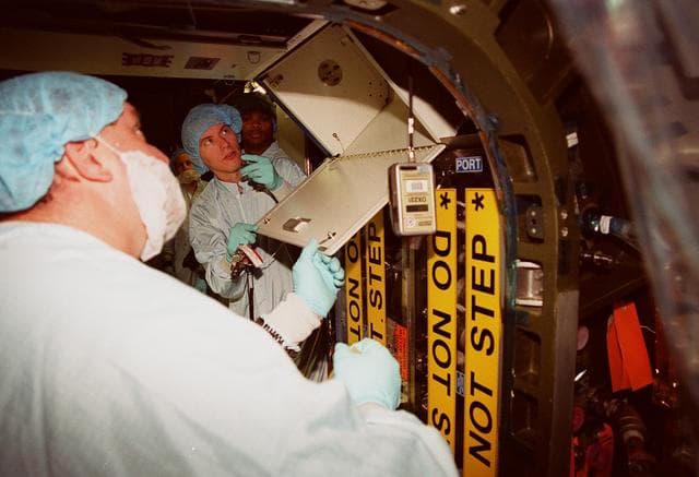 NASA image: KSC-00pp1598