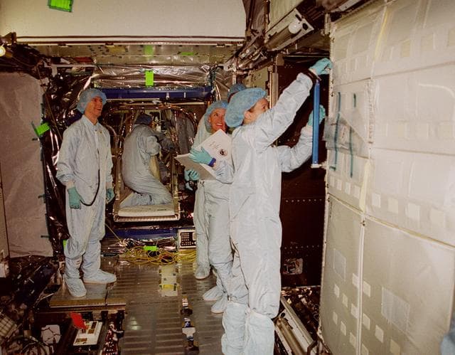 NASA image: KSC-00pp1603