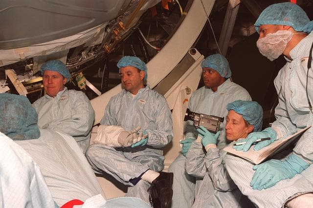 NASA image: KSC-00pp1607
