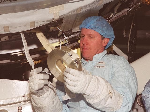 NASA image: KSC-00pp1608