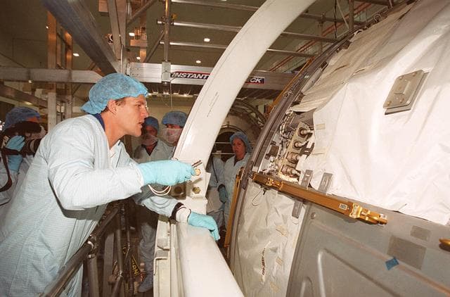 NASA image: KSC-00pp1610