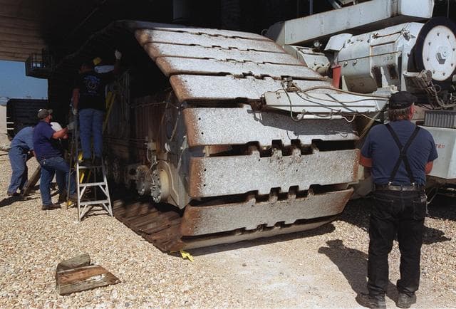 NASA image: KSC-00pp1629