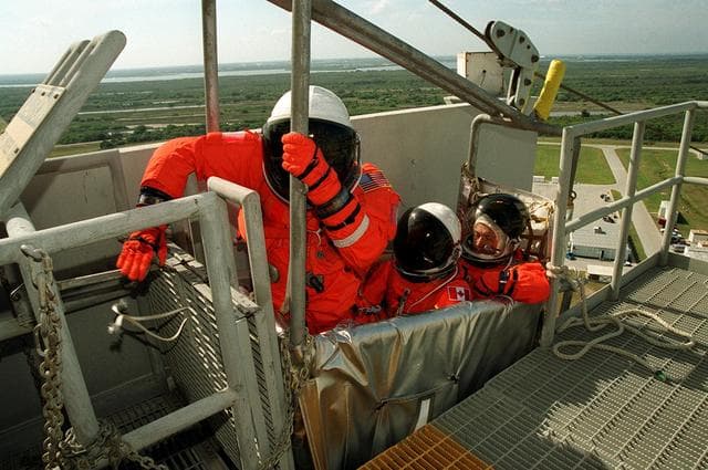 NASA image: KSC-00pp1677