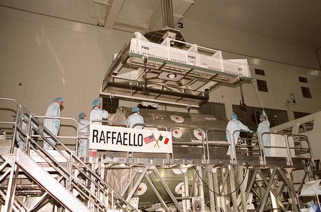NASA image: KSC-00pp1724