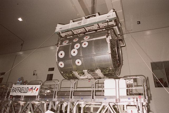 NASA image: KSC-00pp1725