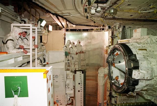NASA image: KSC-00pp1750