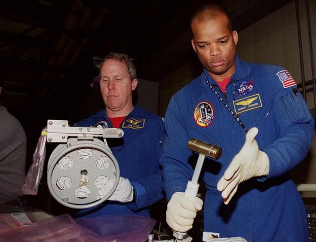 NASA image: KSC-00pp1763