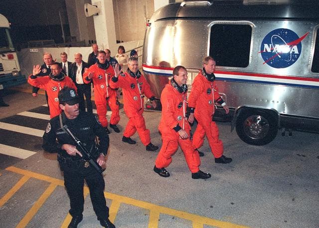 NASA image: KSC-00pp1785