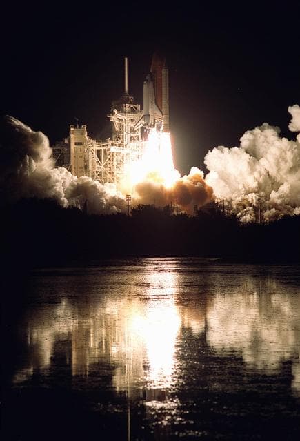 NASA image: KSC-00pp1805
