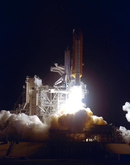 NASA image: KSC-00pp1811