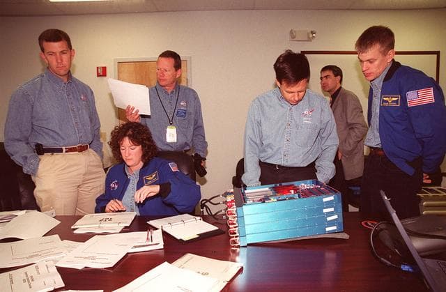 NASA image: KSC-00pp1837