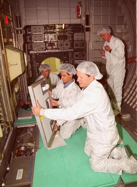 NASA image: KSC-00pp1841