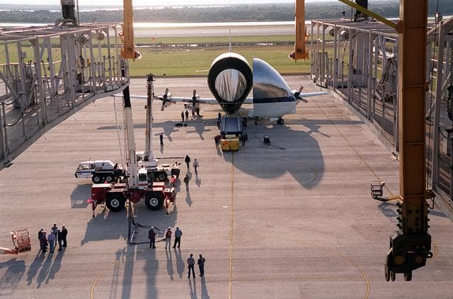 NASA image: KSC-00pp1863