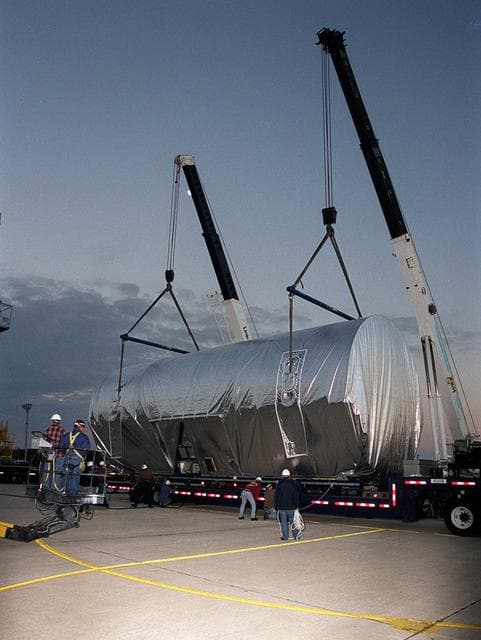 NASA image: KSC-00pp1870