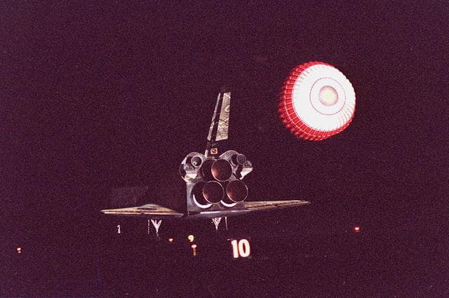 NASA image: KSC-00pp1876