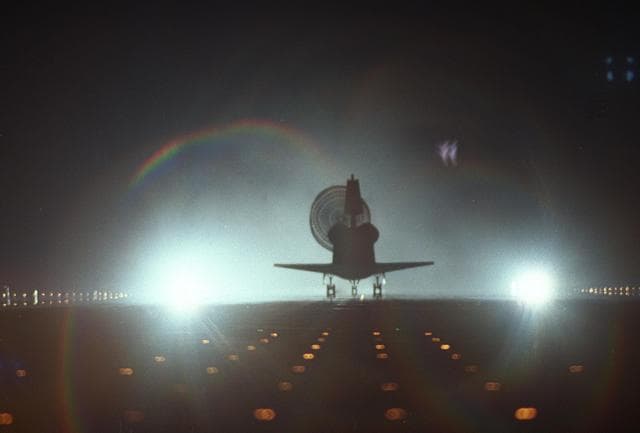 NASA image: KSC-00pp1881