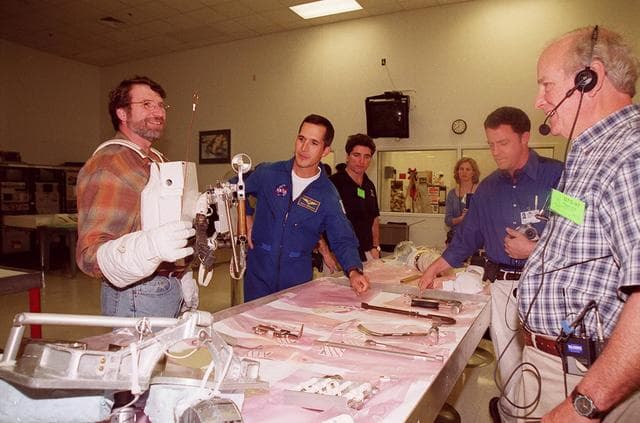 NASA image: KSC-00pp1915