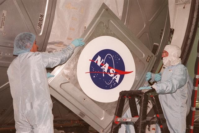 NASA image: KSC-00pp1929