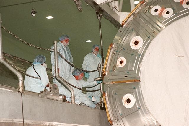 NASA image: KSC-00pp1950