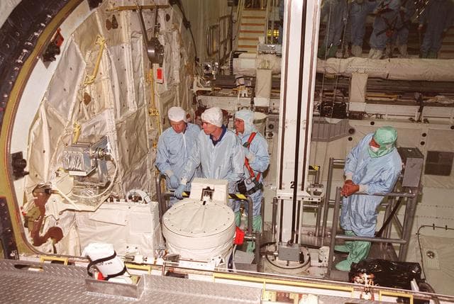 NASA image: KSC-01PP1011