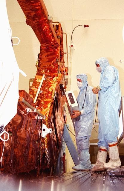 NASA image: KSC-01PP1629