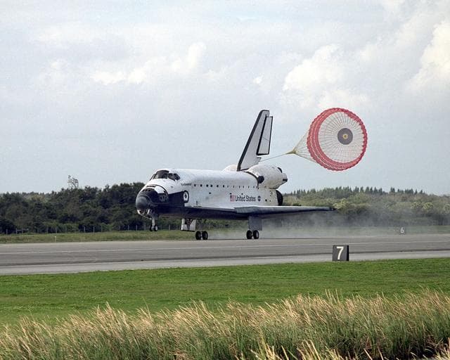 NASA image: KSC-01PP1836