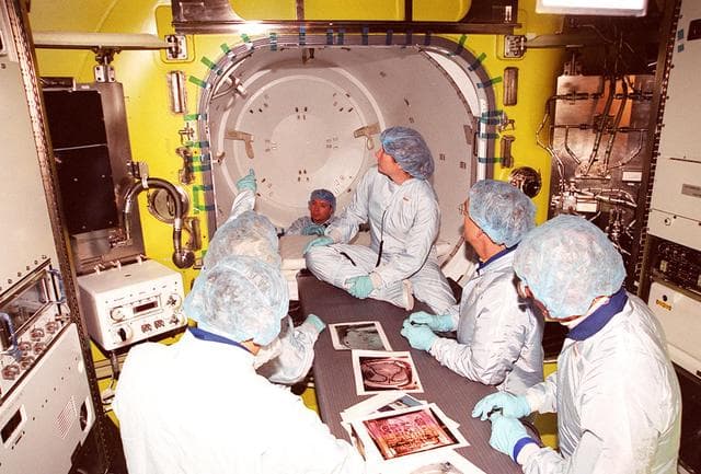 NASA image: KSC-01pp0215