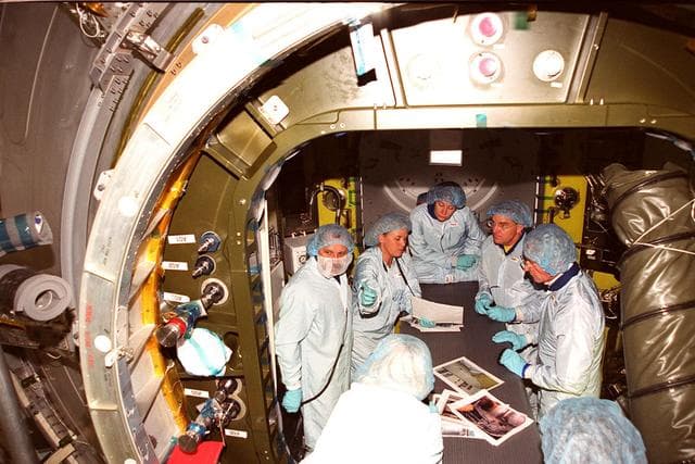 NASA image: KSC-01pp0216