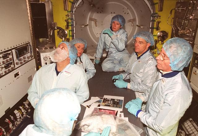 NASA image: KSC-01pp0220