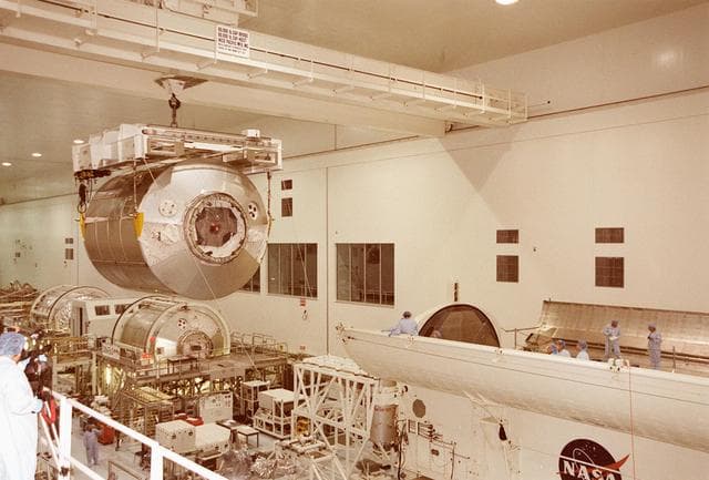 NASA image: KSC-01pp0355