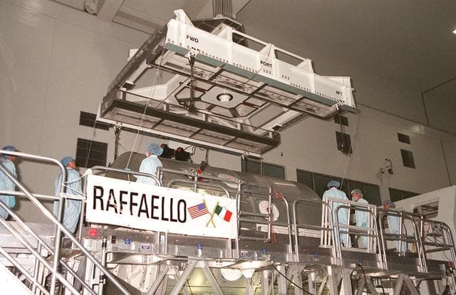 NASA image: KSC-01pp0522