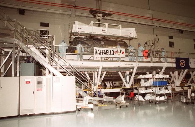 NASA image: KSC-01pp0664