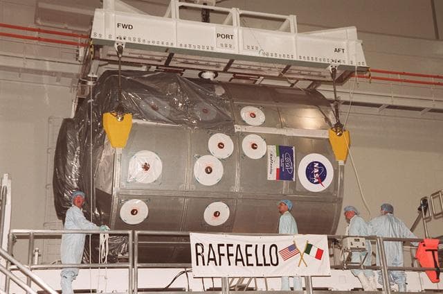 NASA image: KSC-01pp0665