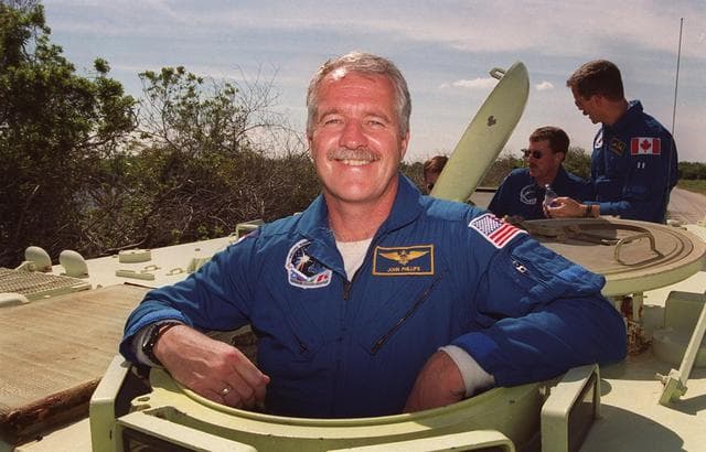 NASA image: KSC-01pp0775