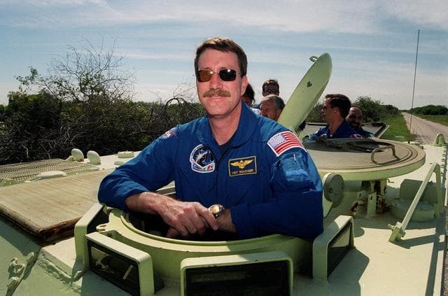 NASA image: KSC-01pp0777