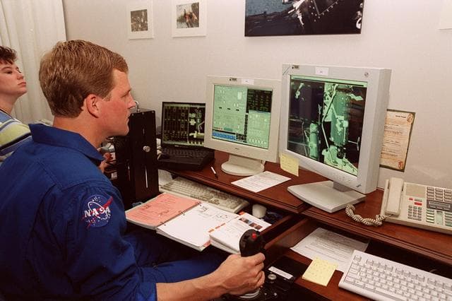 NASA image: KSC-01pp0806