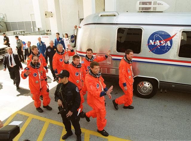 NASA image: KSC-01pp0819