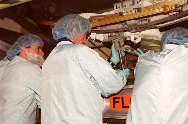 NASA image: KSC-01pp0869