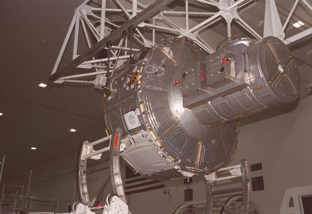 NASA image: KSC-01pp0955