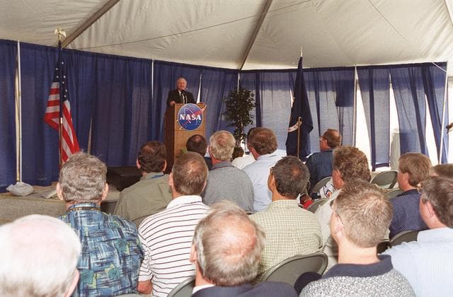 NASA image: KSC-01pp0989