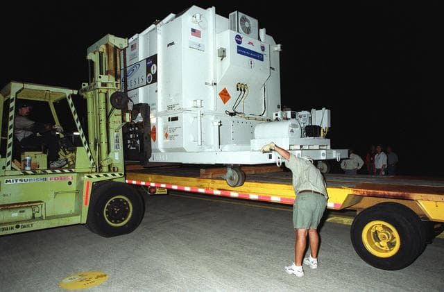NASA image: KSC-01pp1050