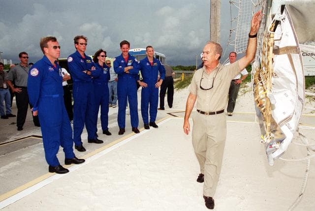 NASA image: KSC-01pp1210