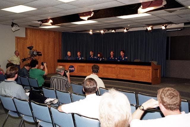 NASA image: KSC-01pp1214